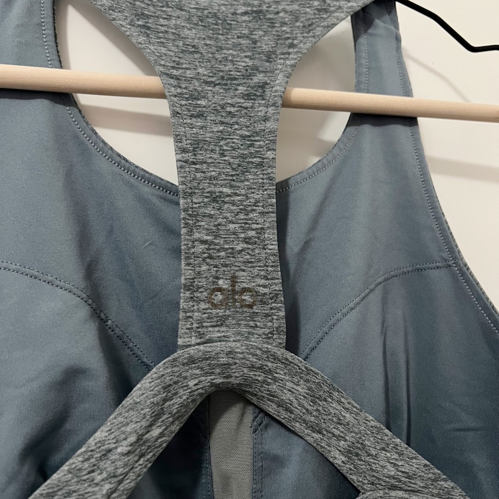 Alo Yoga XS Heather Gray Racerback Sports Bra Ribbed Band Workout Activewear - Picture 4 of 9